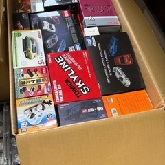 約4年分　ミニカーの空箱、台座、ブリ切りカード、譲ります。の画像