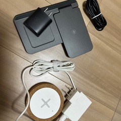 （取引中）コードレス多機能充電器（２つ）