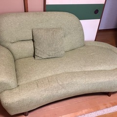 2人掛けソファー　モスグリーン