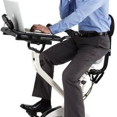 フィットネスバイク　FitDesk アイボリー　リモートワークの画像