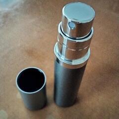 香水 スプレーボトルの画像