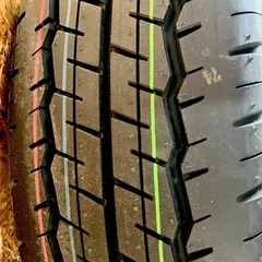 【未使用】ハイエース純正ホイール・タイヤ1本【ダンロップ】の画像