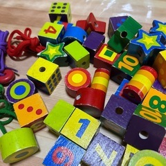 お値下げ　おもちゃ　木製　紐通し　知育玩具の画像
