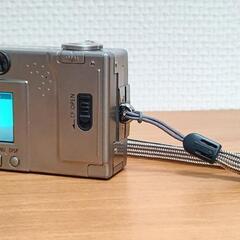 【無償譲渡完了】【中古 ｼﾞｬﾝｸ現状品　程度中下　通電動作確認済　一応､使えます｡　ｷｬﾉﾝ ｲｸｼｰ ﾃﾞｼﾞﾀﾙ 200 超ｺﾝﾊﾟｸﾄ ｶｰﾄﾞｻｲｽﾞ ﾃﾞｼﾞﾀﾙｶﾒﾗ】の画像