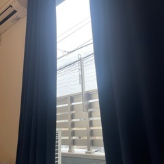 ダークブルー遮光カーテンの画像