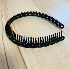 【新品・未開封】くし付きカチューシャ♦︎ブラック②