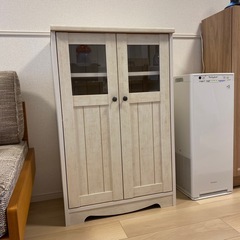アンティーク調キャビネット 食器棚　ニトリ