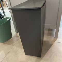 ゴミ箱　蓋・キャスター付き