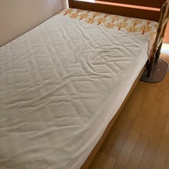 マットレス付き　セミダブルベッド