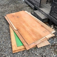ベニア板　新品、中古等混ざり　水濡れありません！室内で保管しています！