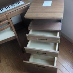 子供用学習机 付属品多数 オールセットの画像