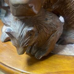 リサイクルショップどりーむ天保山店　No2025 熊の置物　子連れ　木彫り　高さ２０ｃｍの画像