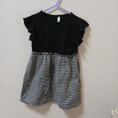 フリル　黒ワンピース　