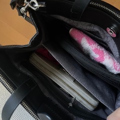 GUESSバックの画像