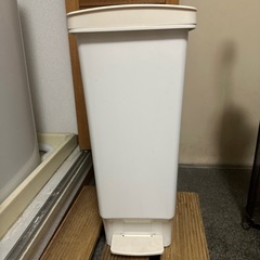 45ℓゴミ箱譲ります。
