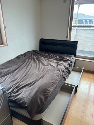 ニトリセミダブルベッドフレームとマットレス込み