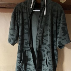 部屋着（半袖パーカー、半ズボン）