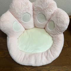 猫の BIGぬいぐるみ ころころらいふ  ＆ 肉球座椅子 滑り止め付き の画像
