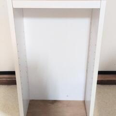 白い板製ボックス