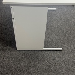 オフィスデスクの画像
