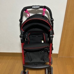 折りたたみ式ベビーカーの画像