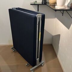 折り畳みベット　メーカー不明　1台2000円　2台あります。の画像