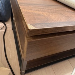 高さが変わる、収納付きテーブルの画像