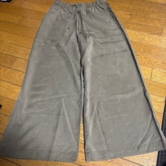 カーキ色　パンツ　Lサイズ