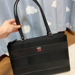 ニタニユリエ　ビジネスバッグ