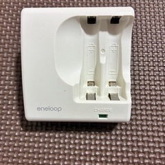 【新品・未開封】充電式乾電池x3と.急速充電器セット✨️ の画像