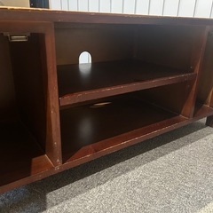 扉付き収納キャビネットの画像