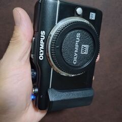 優良品　OLYMPUS PEN E-PL1s　本体＋バッテリー
