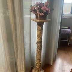 高見えします　☆☆　高台　天然石（大理石？）　☆　高さ98ｃｍ