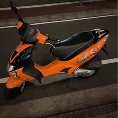 super9のスクーター（オレンジ）の画像