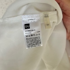 新品レディースGUシフォン白ノースリーブの画像