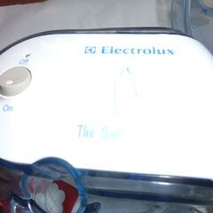 ●ELectrolux ●ソフトクリームマシン,以前おもてなし使用してました、その後倉庫保管、●ジャンク投稿です、●電源、回転確認済、説明書有り、箱は傷み有、NC.NRでお願い致します★お手数をおかけしますプロフィール必読ですの画像