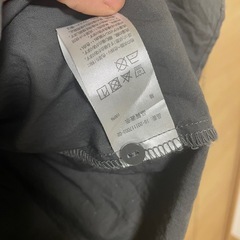 裾フレア　ノーカラーブラウス　デザイントップス　ふんわりシャツ　の画像