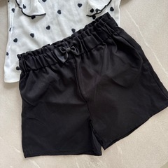 上下セット❗️ハート柄フリルトップス＆ショートパンツセットの画像