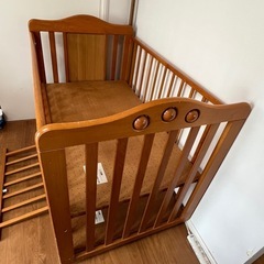 ベビーベッド　木製　グランドール製 高さ2段階　キャスターの画像