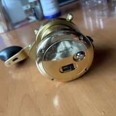 シマノ　オシアジガー2000 左巻き　
中古品　　ボート　オフショア　の画像