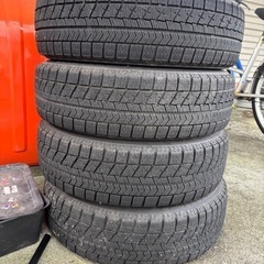 [取引中] スタッドレスタイヤ(4本)の画像