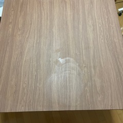 ダイニングテーブルと椅子二脚セットの画像