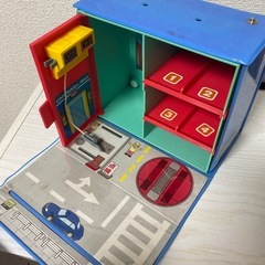子ども　おもちゃ　ガソリンスタンド　車収納の画像