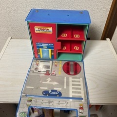子ども　おもちゃ　ガソリンスタンド　車収納の画像