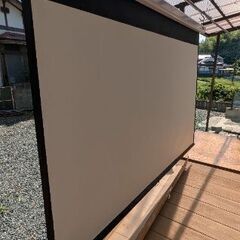 プロジェクタースクリーン