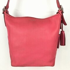 COACH/コーチ　レザーショルダーバッグ　濃いめのピンク　タッ...