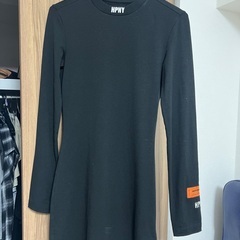 HPNY 刺繍入り タイトミニドレス（長袖）