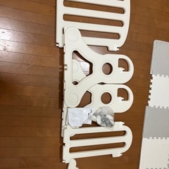 【譲ります】自立式ベビーサークルの一部