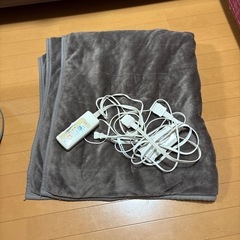 電気毛布(半分しか温まりません)