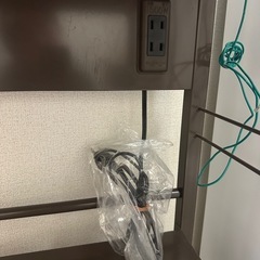 【キッチンラック／電子レンジラック】収納付き・コンセント2口付き・キャスター付きの画像